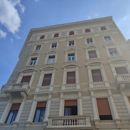 Triestecenter & - Colori Di 3*